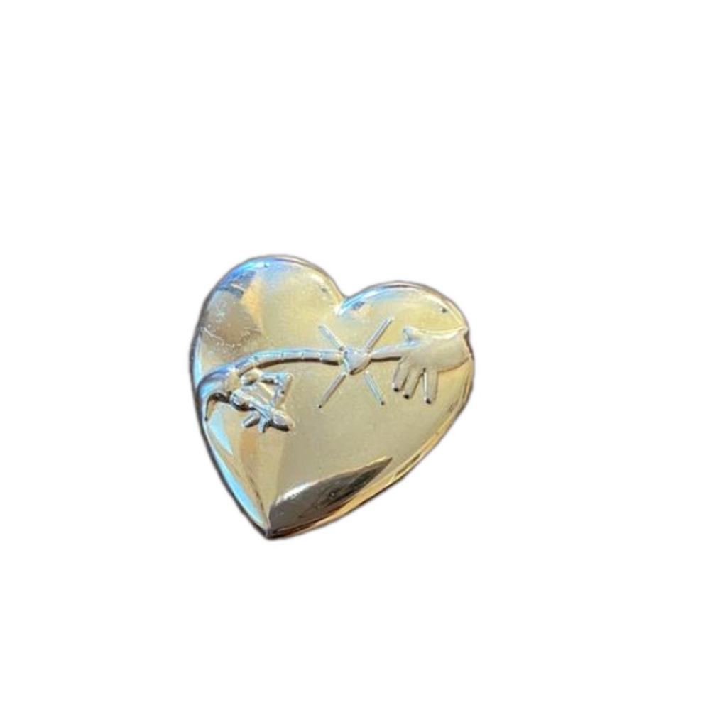 Vintage ET Movie Pin Universal Studios Gold Coloured Heart Extra Terrestrial